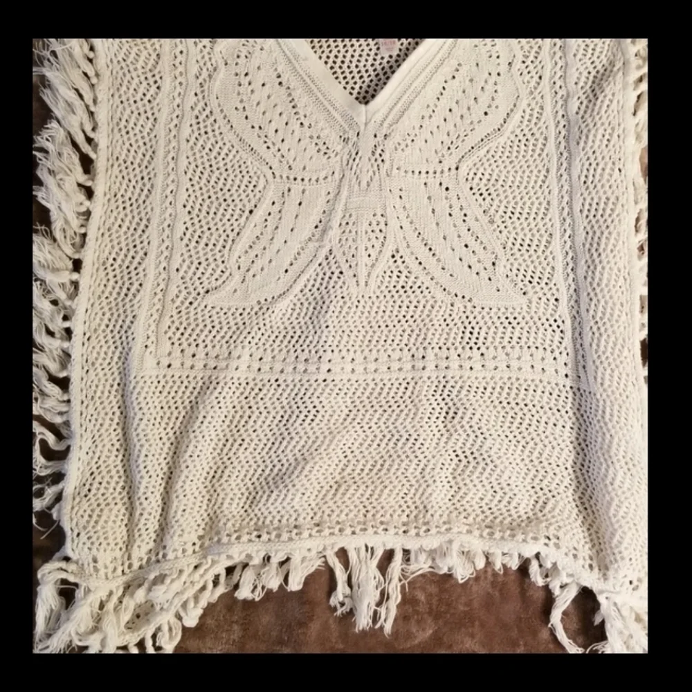 Justice Girls size 14/16 White Fringed Poncho